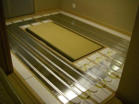 ダイキンヒートポンプ床下から簡単後付け床暖房
